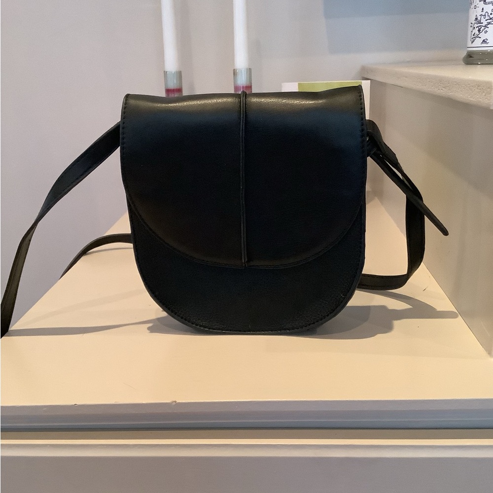 Elegant Black Leather Shoulder Bag